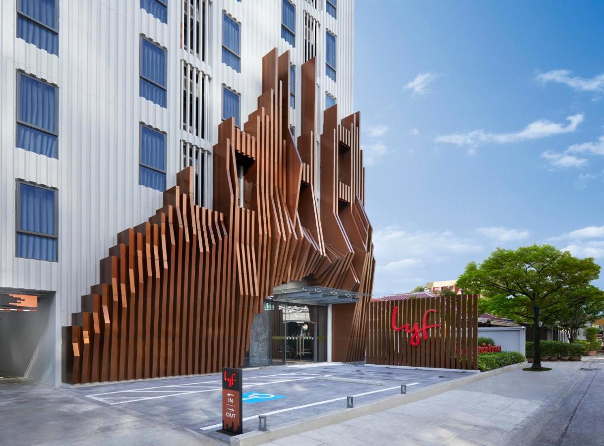 Lyf Sukhumvit 8 Bangkok Hotel Bagian luar foto
