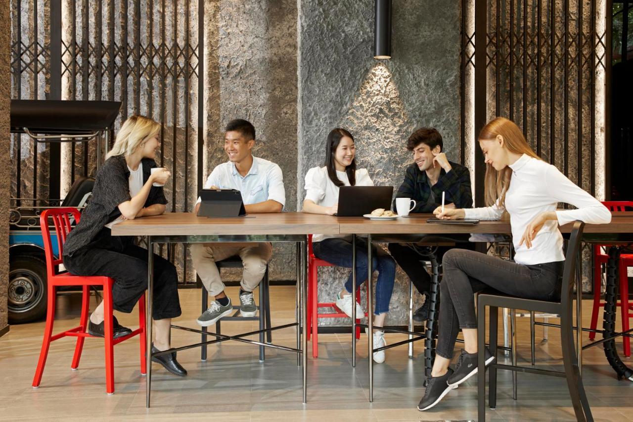 Lyf Sukhumvit 8 Bangkok Hotel Bagian luar foto