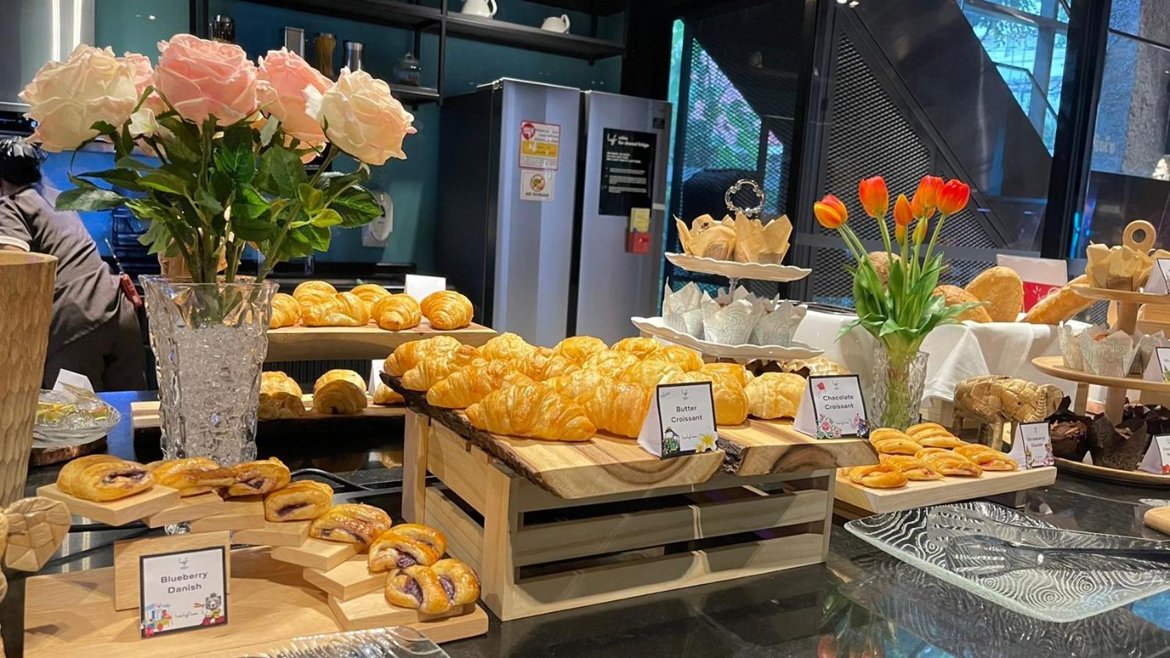 Lyf Sukhumvit 8 Bangkok Hotel Bagian luar foto